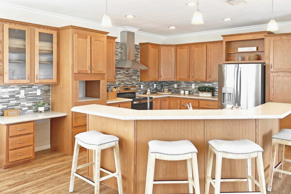 Kitchen with Stratford Oak Cabinets